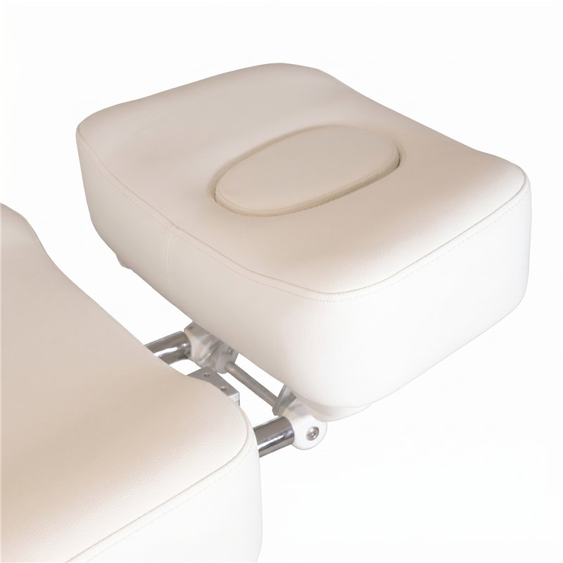 Detalle del apoyo acolchado para piernas del sillón Taurus Cream