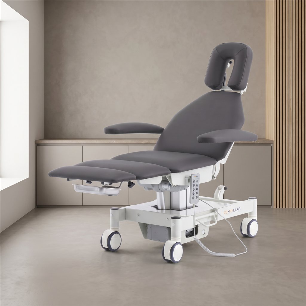 Sillón médico ENT eléctrico 4 motores – base blanca, tapizado gris