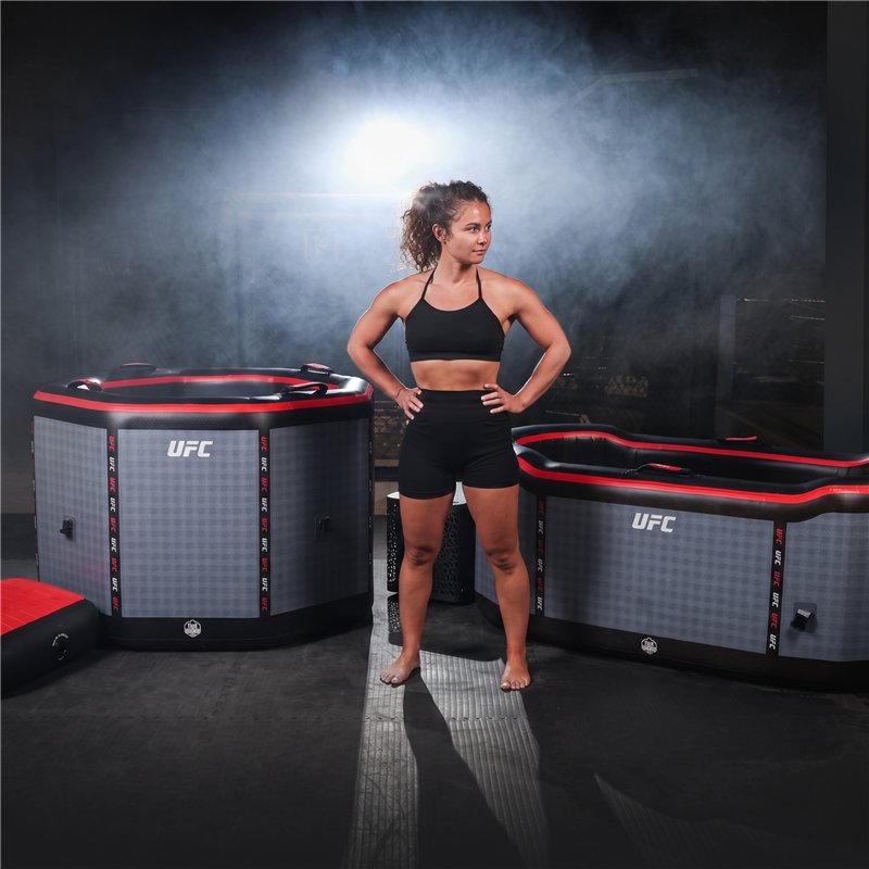 Baños de hielo de la colaboración Netspa UFC en un entorno deportivo